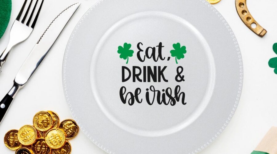 St. Patrick's day holiday charger plate decor featured image craft project www.emjaybeedesign.com